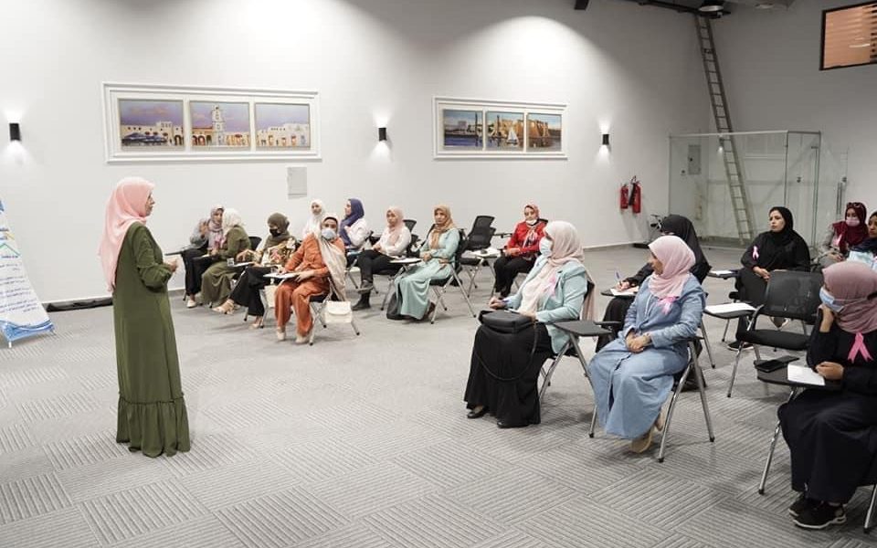 الحزب الديمقراطي يقيم ندوة حوارية بعنوان سرطان الثدي.