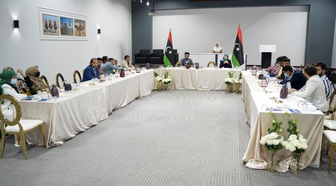 من مواطن عادي إلى برلماني.. جلسة محاكاة للعمل البرلماني بمقر الحزب الديمقراطي