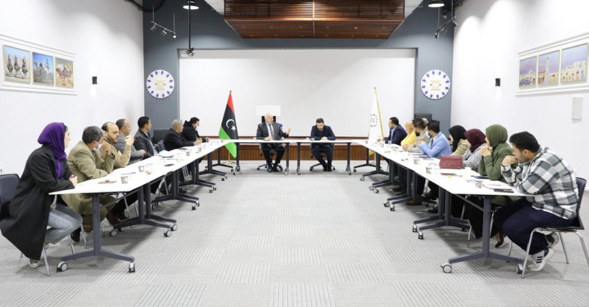 قيادات الحزب الديمقراطي تجتمع مع  حاملي الشهادات العلمية العليا