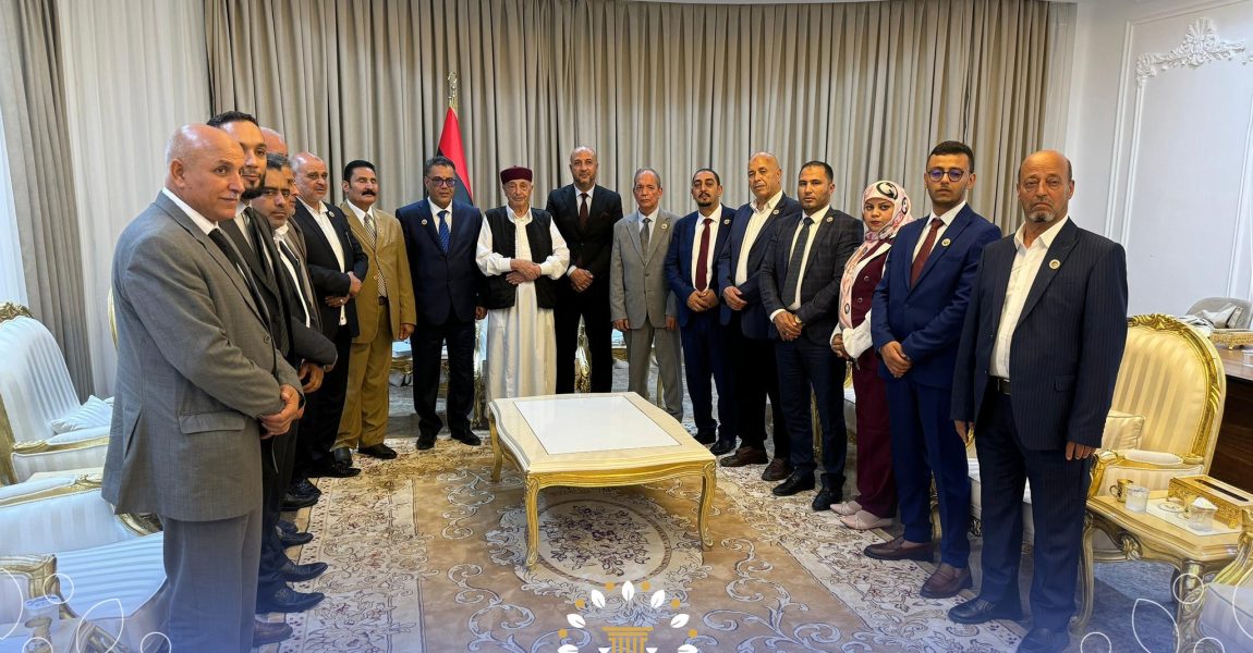وفد تجمع الأحزاب الليبية يلتقي رئيس مجلس النواب في القبة
